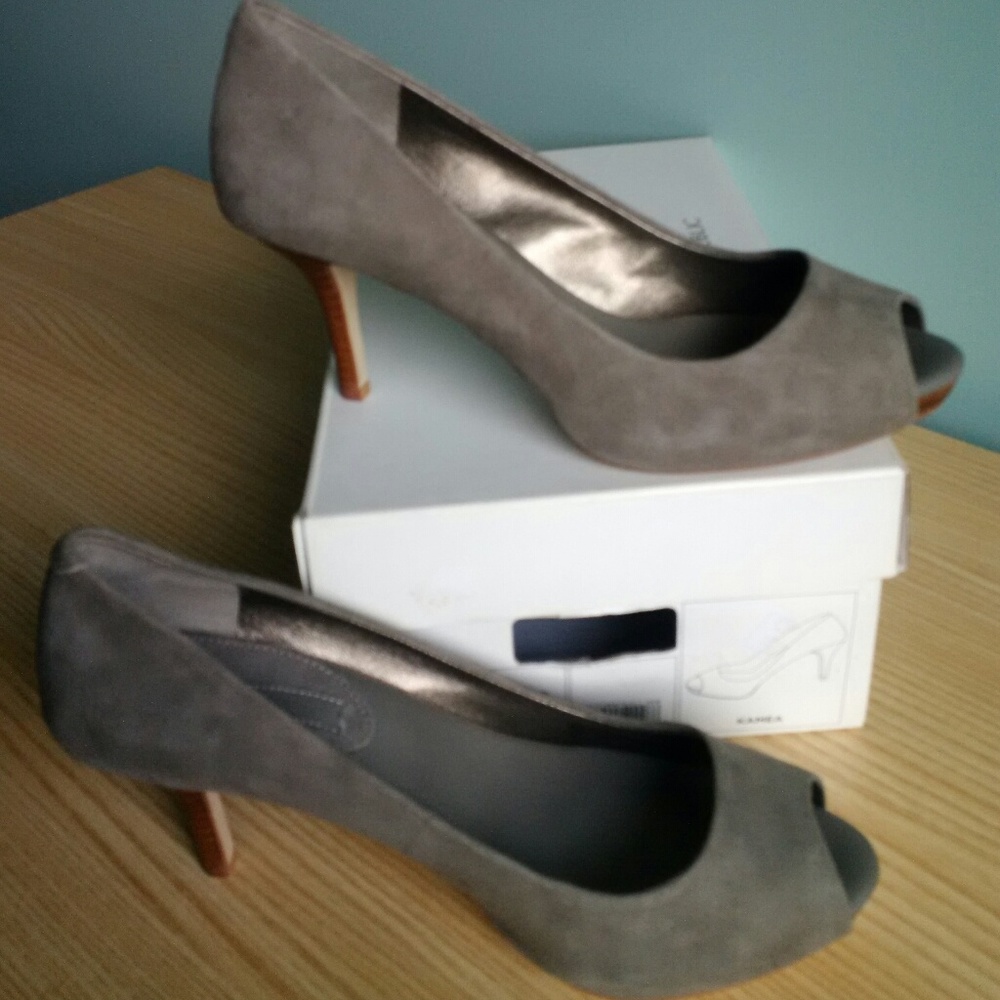 Banana Republic SMOKE Nubuck Gray/Grey Heels 8M